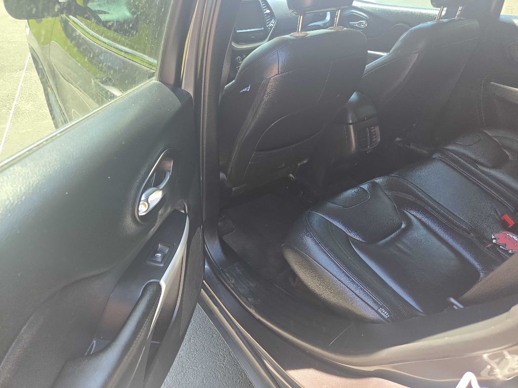 2017 Jeep Cherokee Image 18