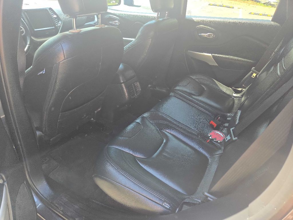 2017 Jeep Cherokee Image 19