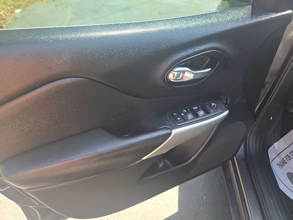 2017 Jeep Cherokee Image 20