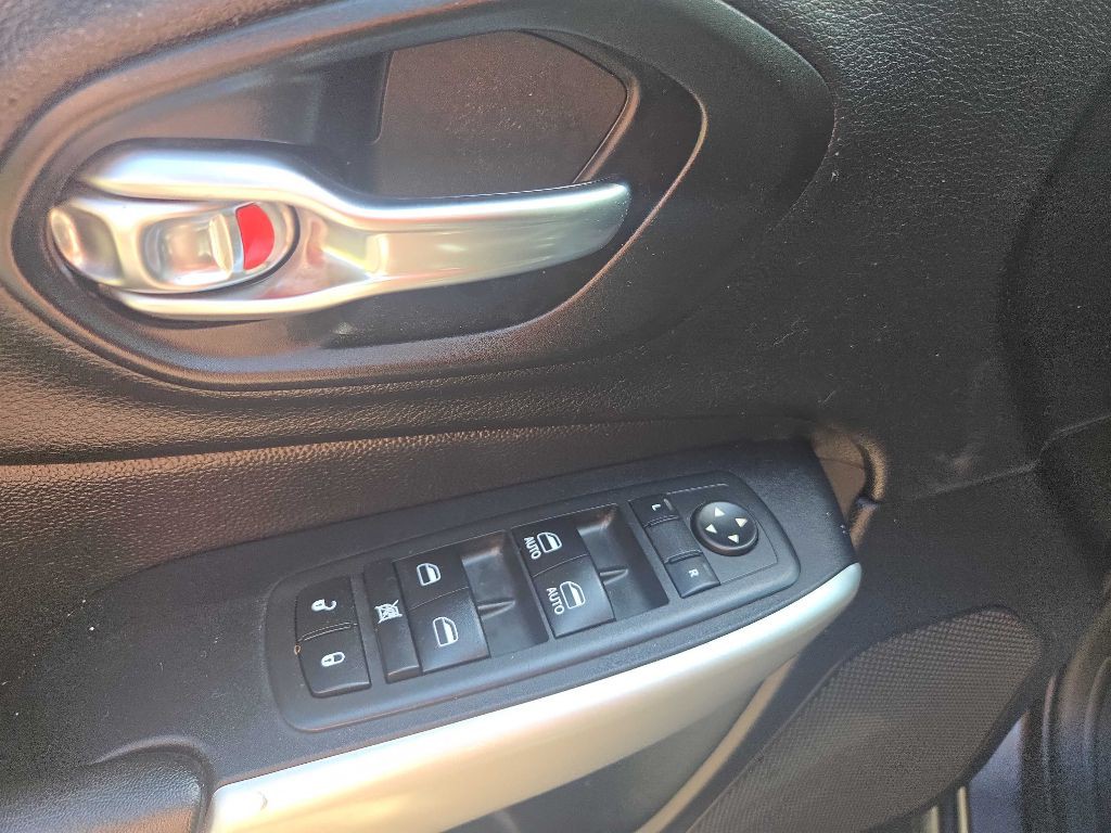 2017 Jeep Cherokee Image 23