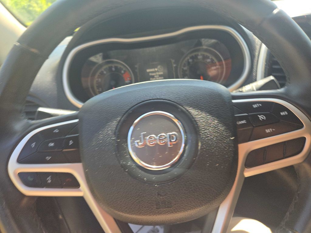 2017 Jeep Cherokee Image 24