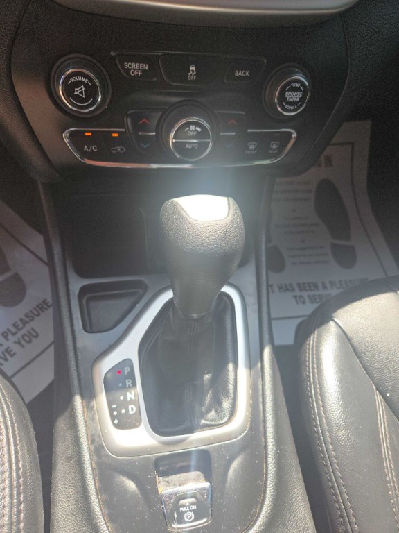 2017 Jeep Cherokee Image 27