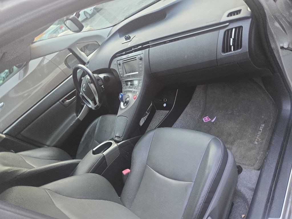2012 Toyota Prius Image 5