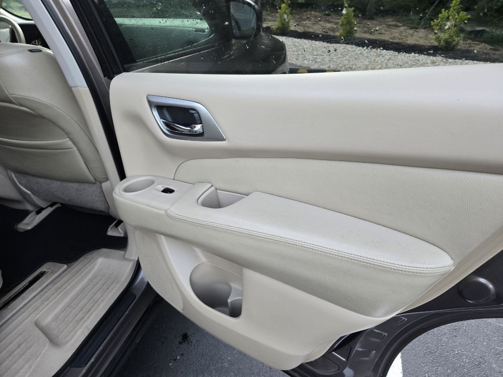 2013 Nissan Pathfinder Image 24