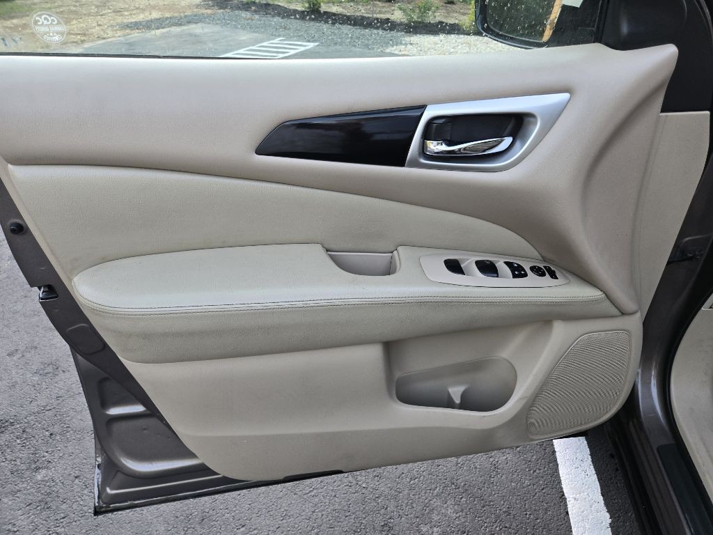 2013 Nissan Pathfinder Image 39