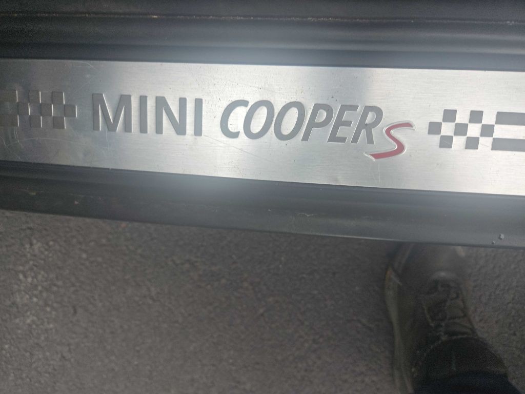 2015 MINI Cooper Image 22