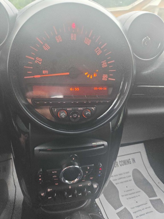 2015 MINI Cooper Image 23