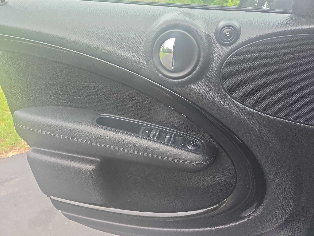 2015 MINI Cooper Image 30