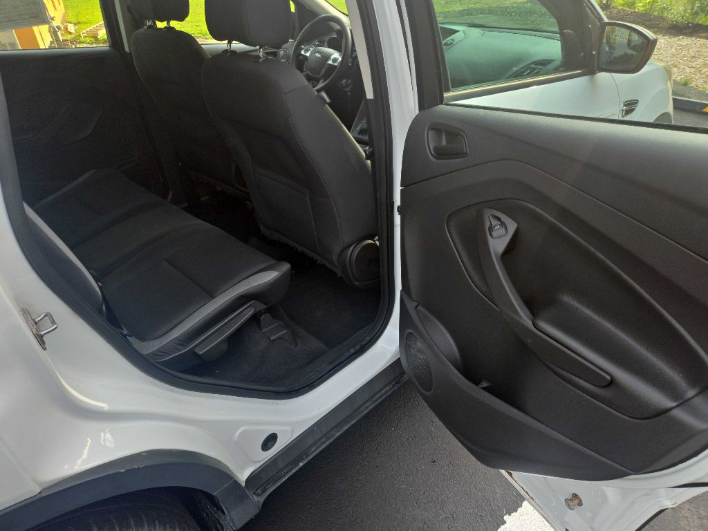 2015 Ford Escape Image 12