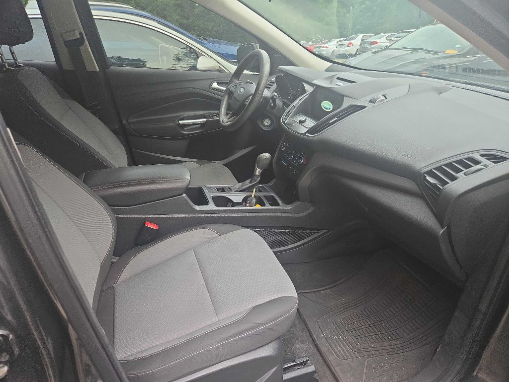2017 Ford Escape Image 2