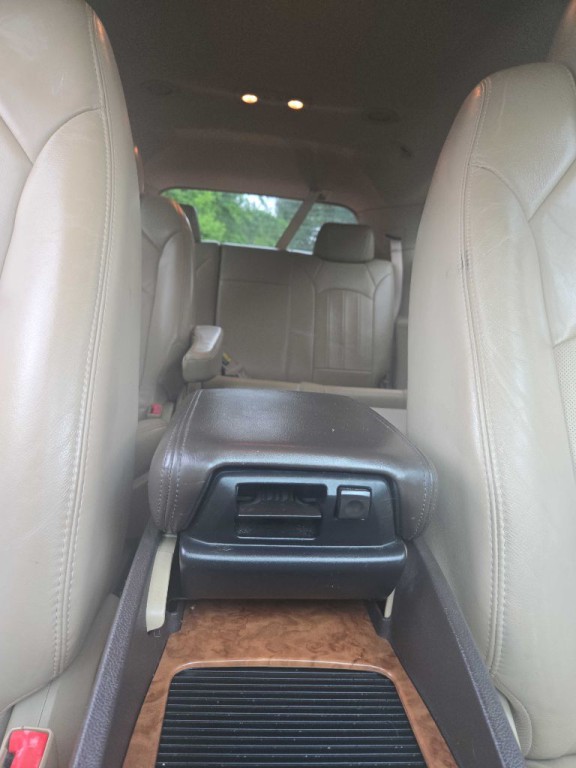 2010 Buick Enclave Image 8
