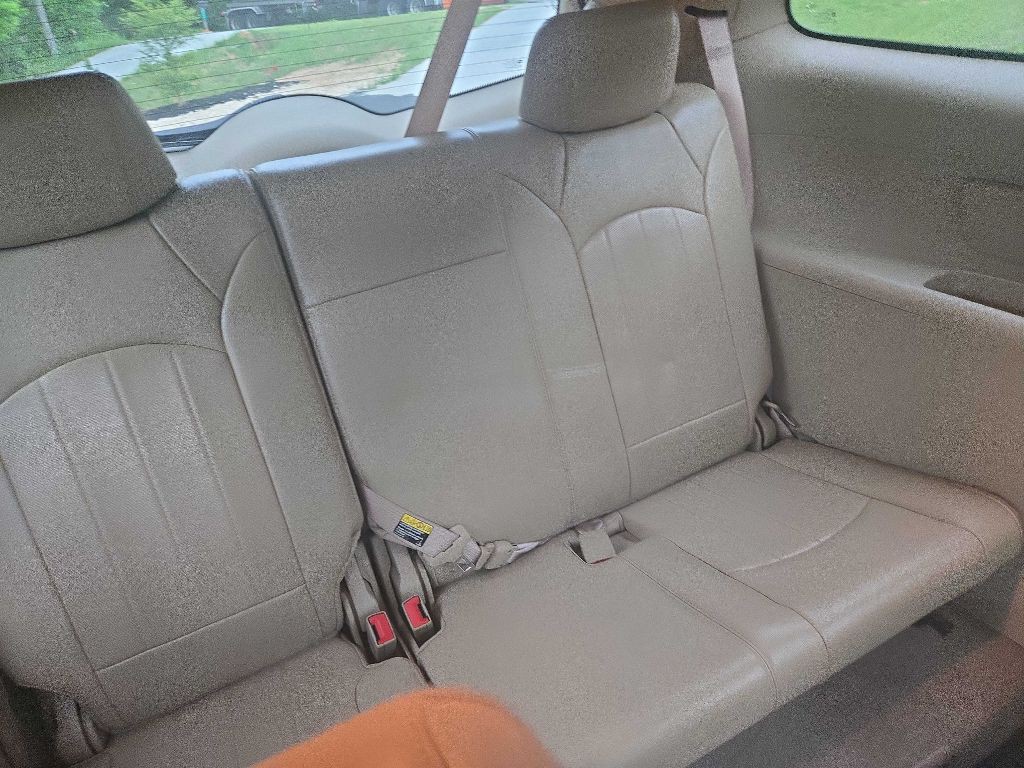 2010 Buick Enclave Image 20