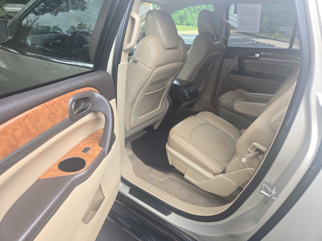 2010 Buick Enclave Image 24