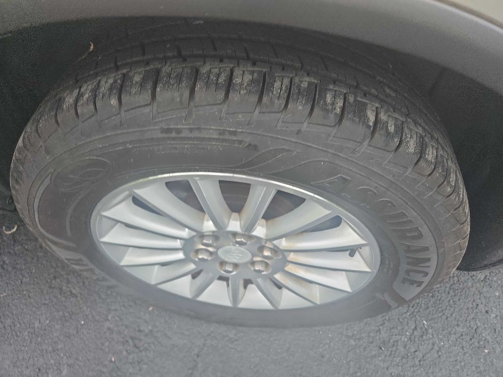 2010 Buick Enclave Image 25