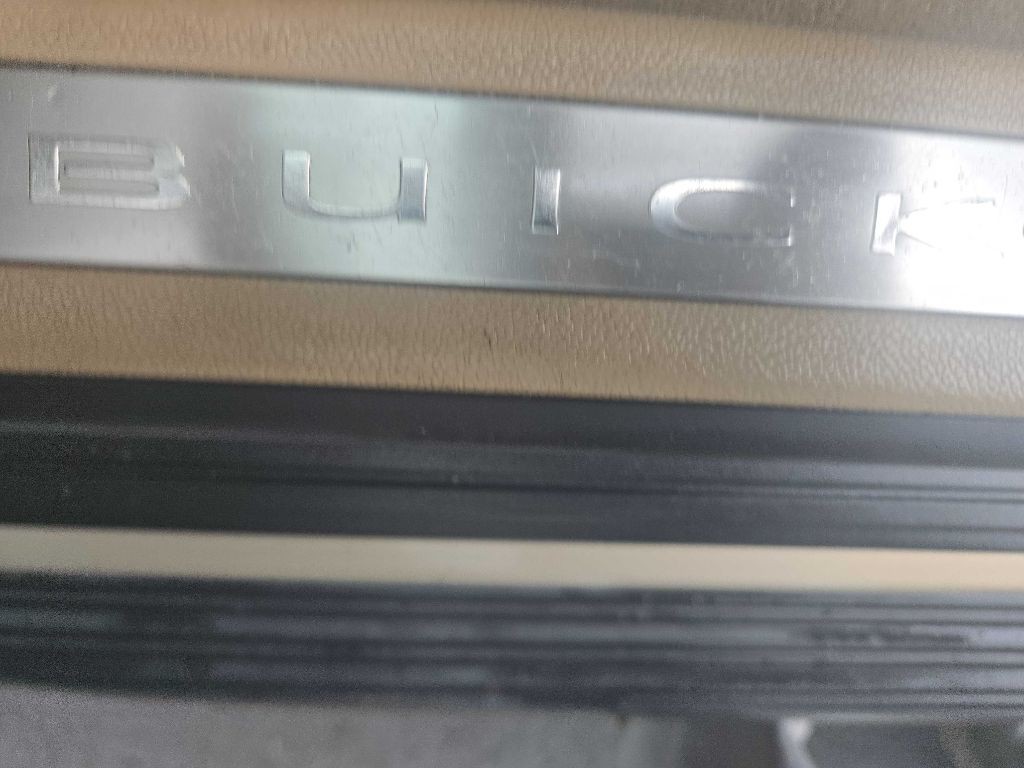 2010 Buick Enclave Image 28