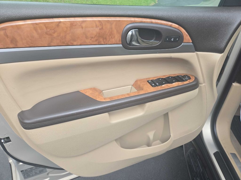 2010 Buick Enclave Image 32