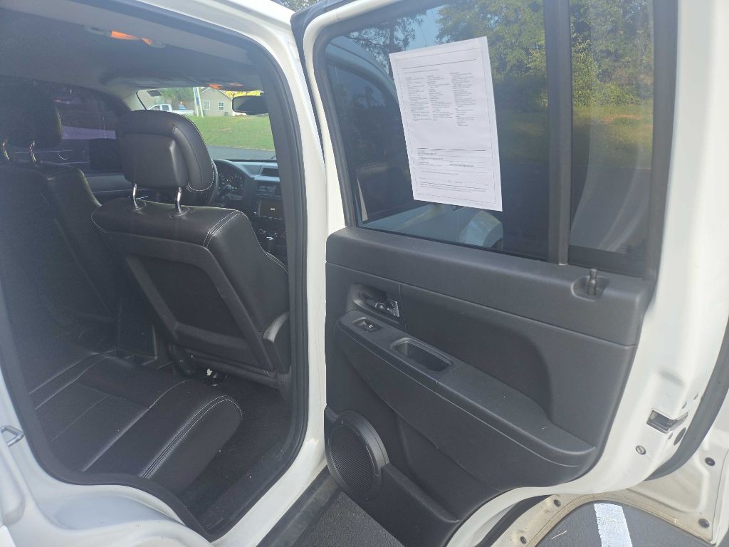2012 Jeep Liberty Image 11