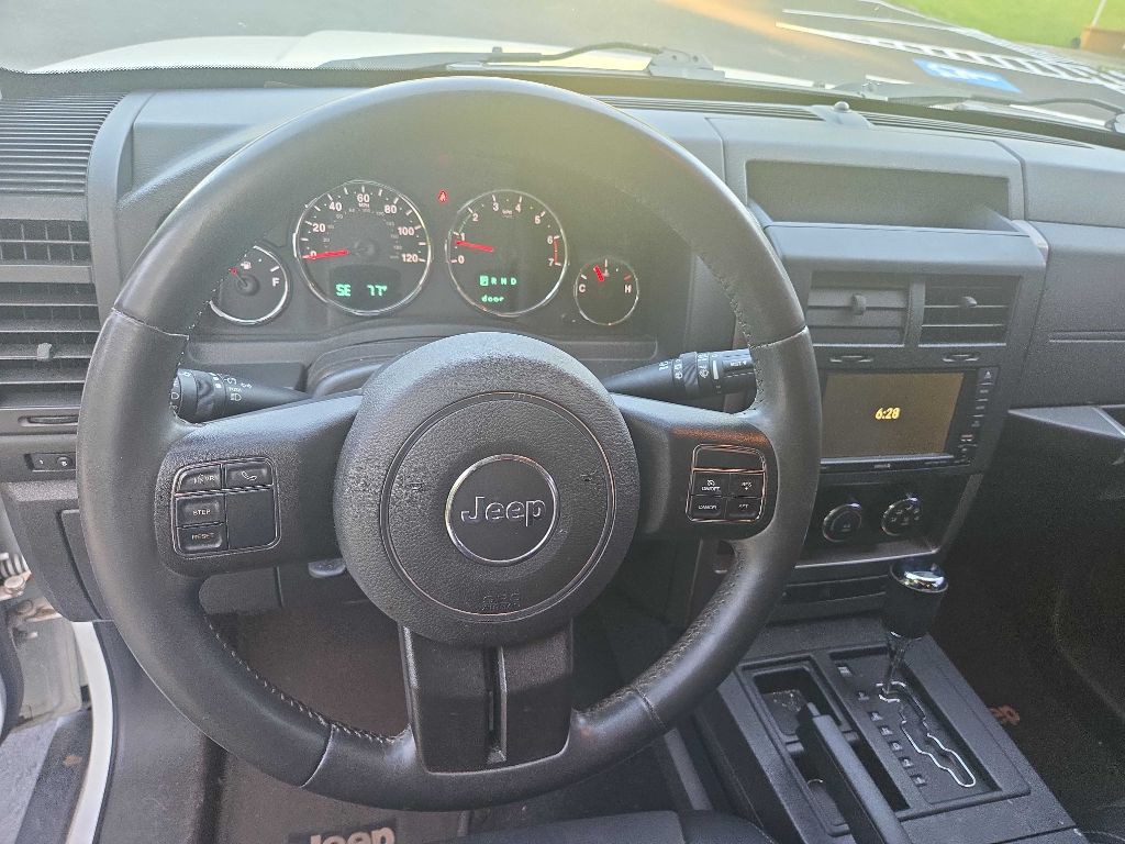 2012 Jeep Liberty Image 28