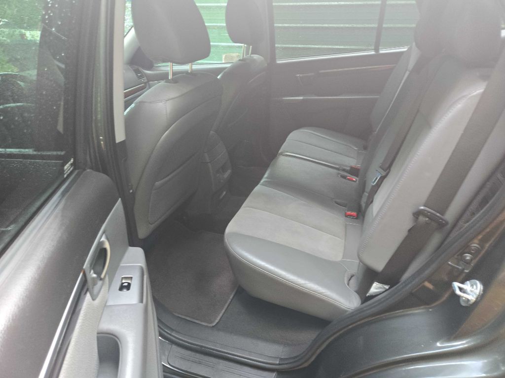 2012 Hyundai Santa Fe Image 2