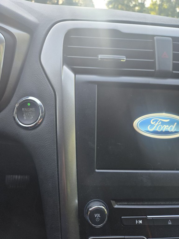 2017 Ford Fusion Image 32