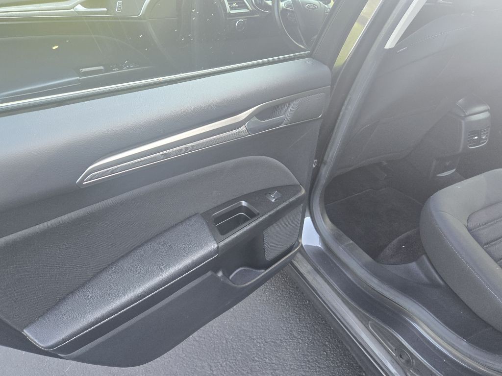 2017 Ford Fusion Image 16