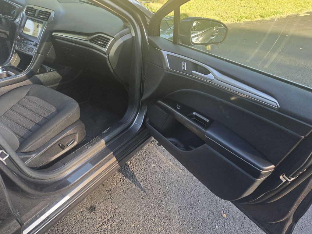 2017 Ford Fusion Image 21