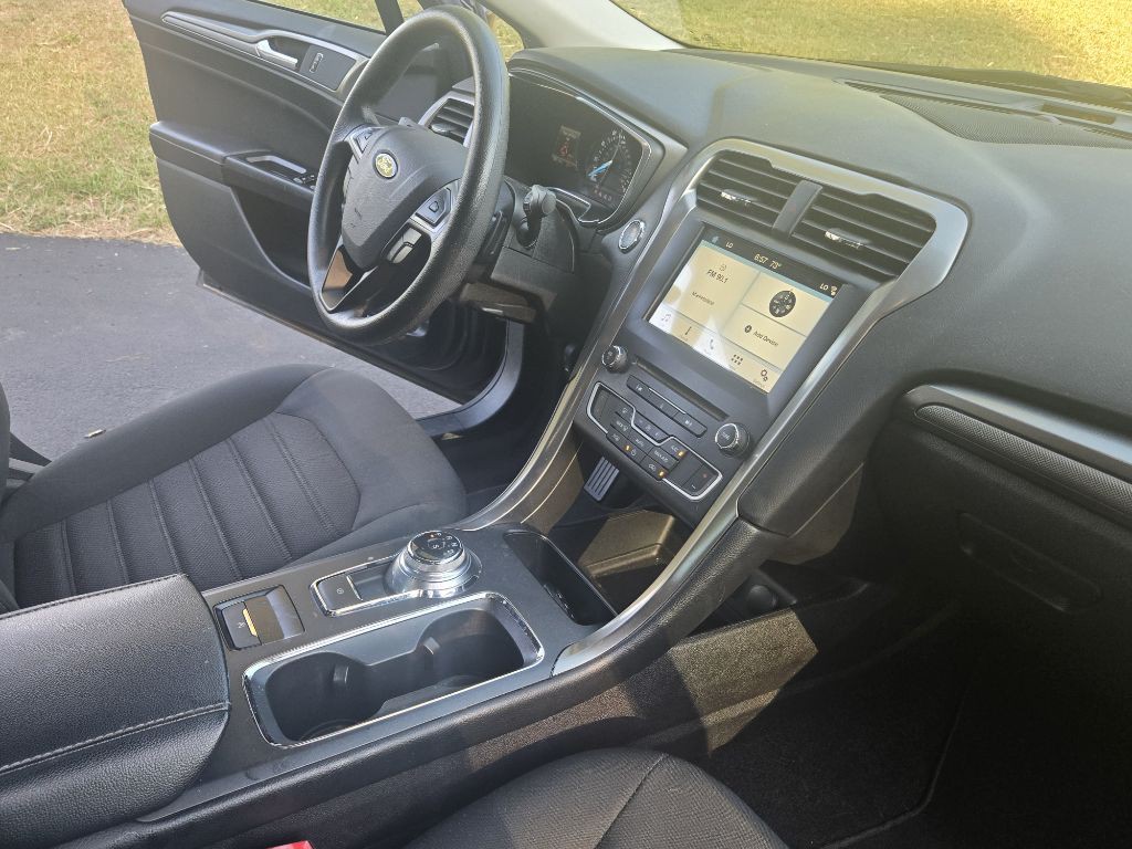2017 Ford Fusion Image 23