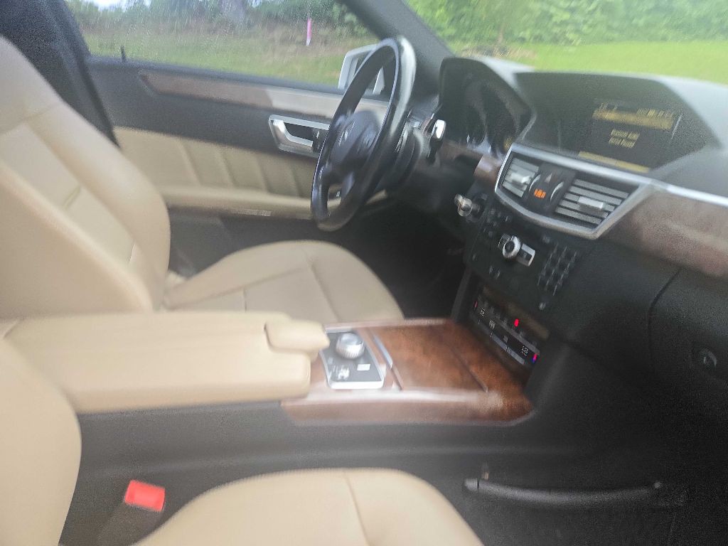2012 Mercedes-Benz E-Class Image 22