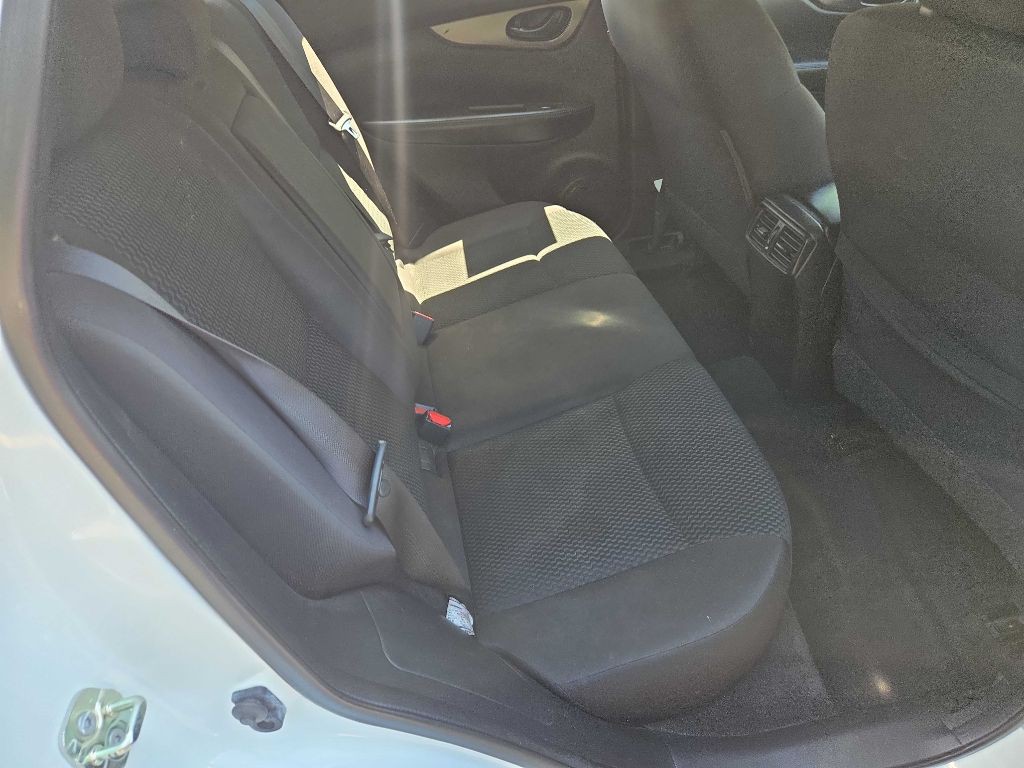 2018 Nissan Rogue Image 15