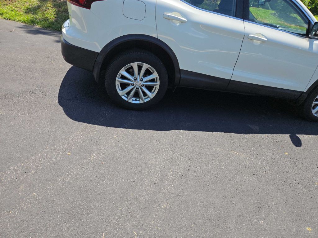 2018 Nissan Rogue Image 16