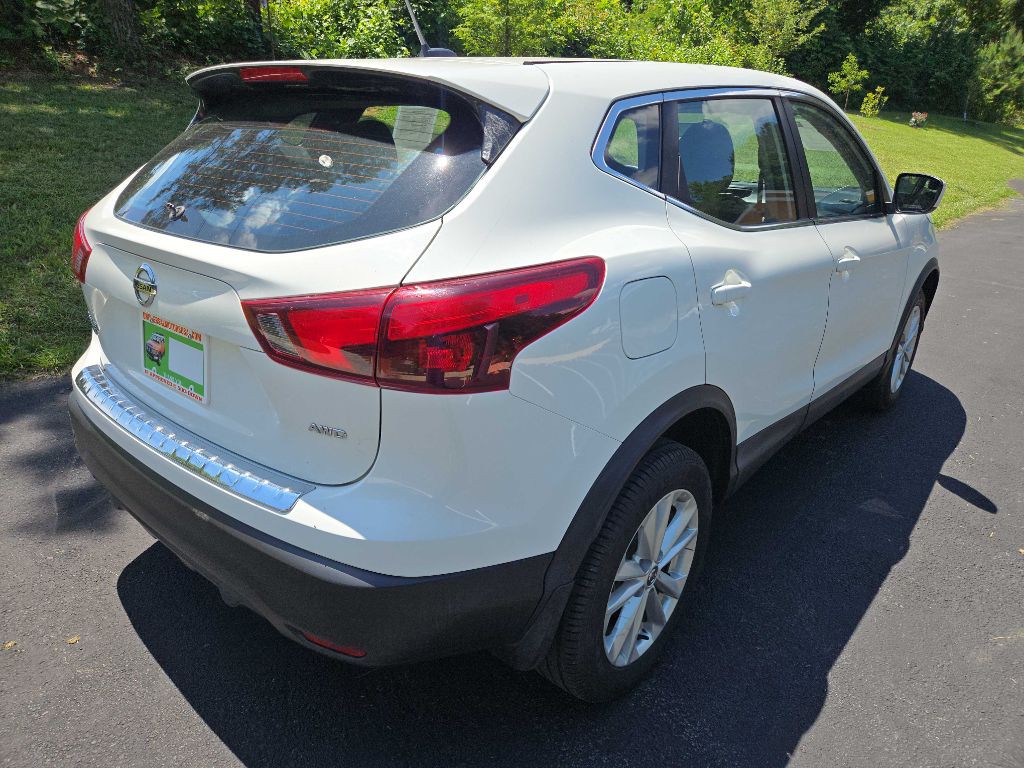 2018 Nissan Rogue Image 17