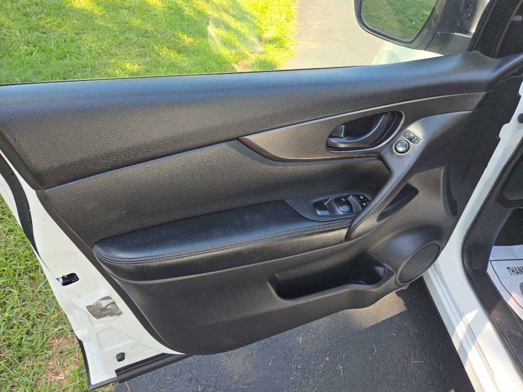 2018 Nissan Rogue Image 34