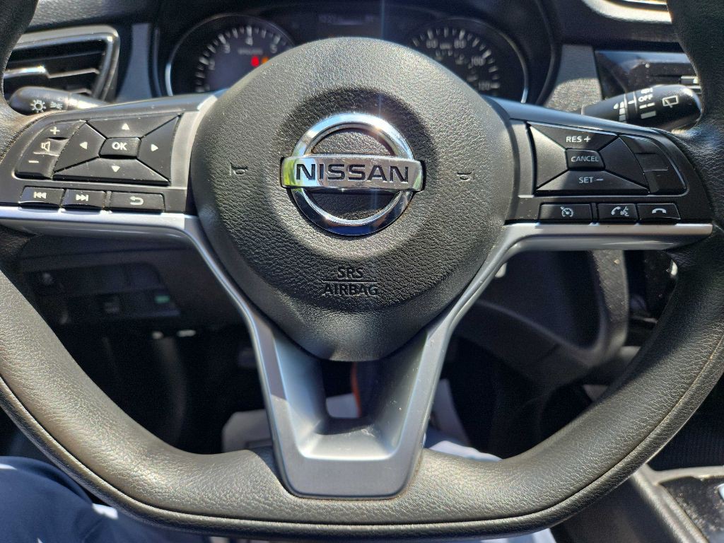 2018 Nissan Rogue Image 40