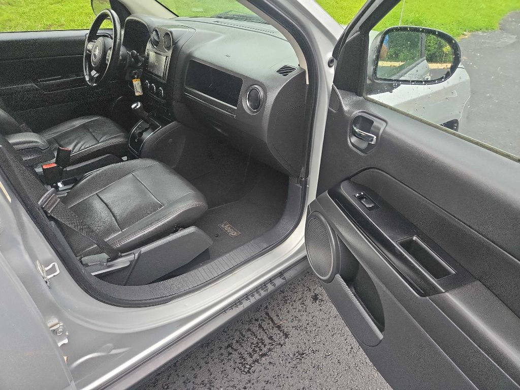 2011 Jeep Compass Image 5