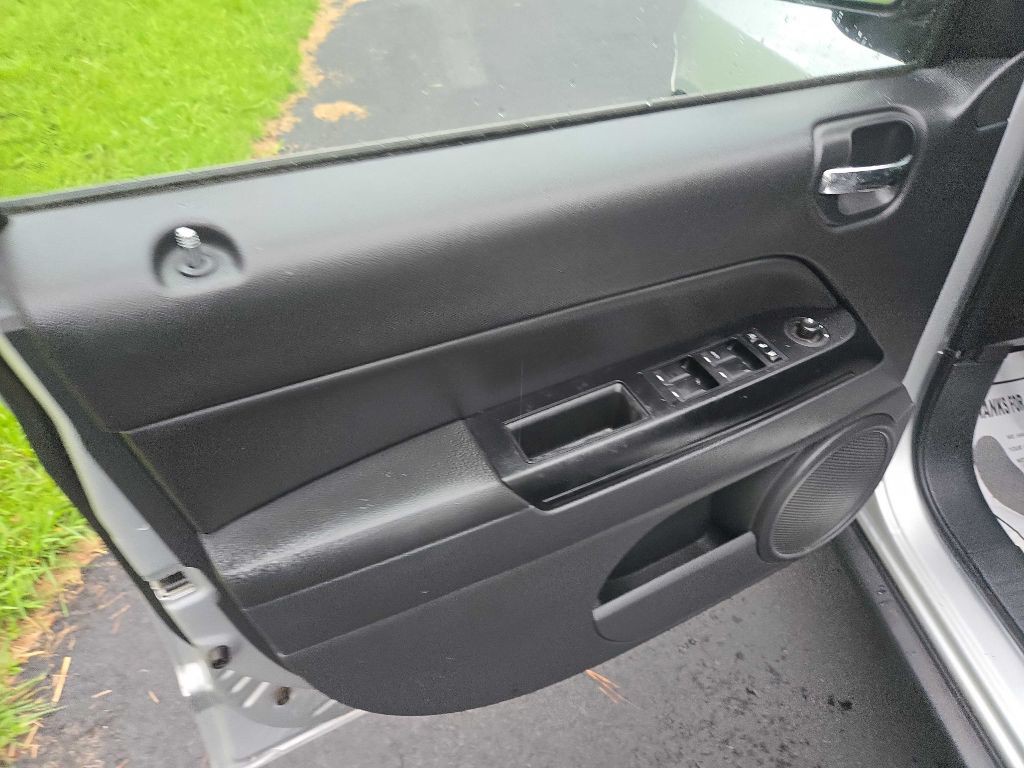 2011 Jeep Compass Image 18
