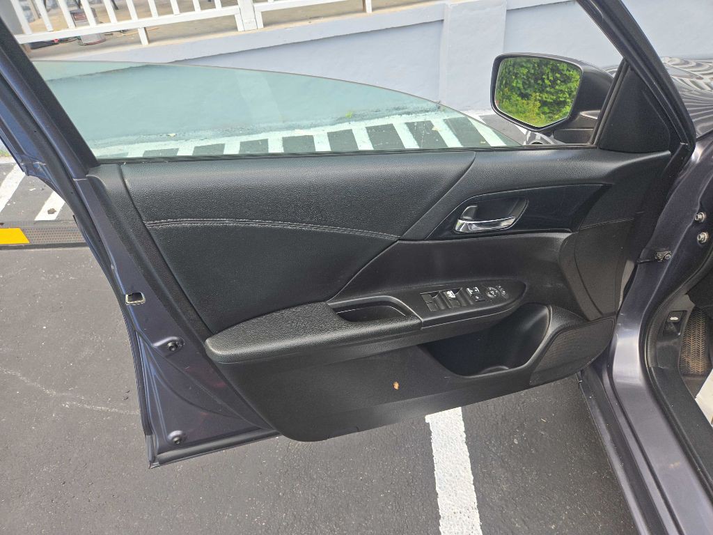 2013 Honda Accord Image 18