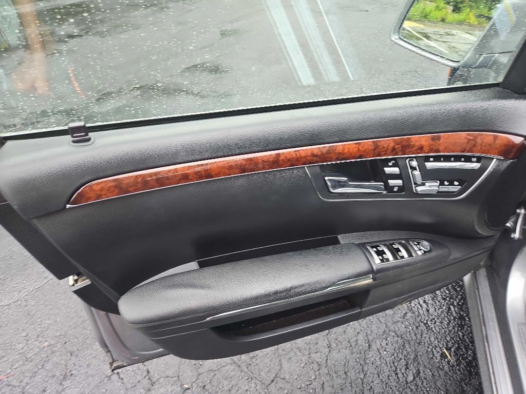 2010 Mercedes-Benz S-Class Image 24