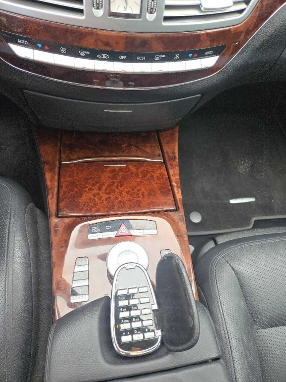 2010 Mercedes-Benz S-Class Image 28