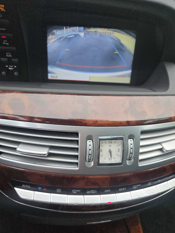 2010 Mercedes-Benz S-Class Image 32