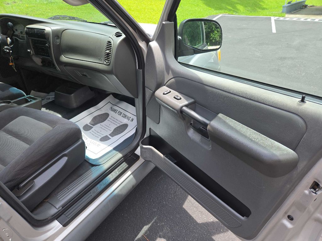 2005 Ford Explorer Image 7