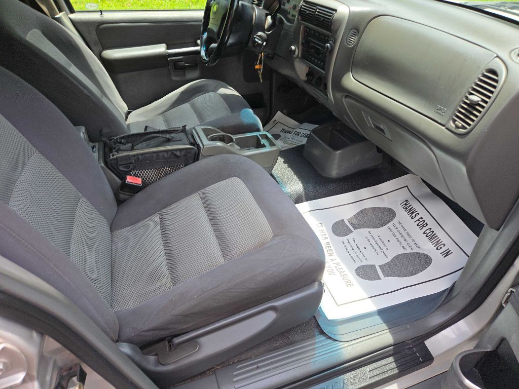 2005 Ford Explorer Image 8