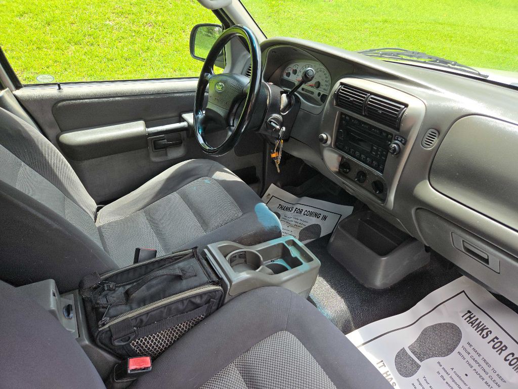 2005 Ford Explorer Image 9