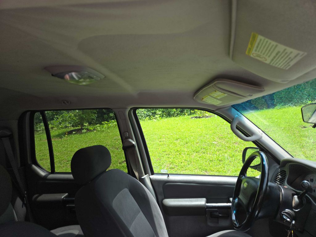 2005 Ford Explorer Image 10