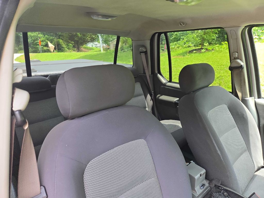 2005 Ford Explorer Image 11