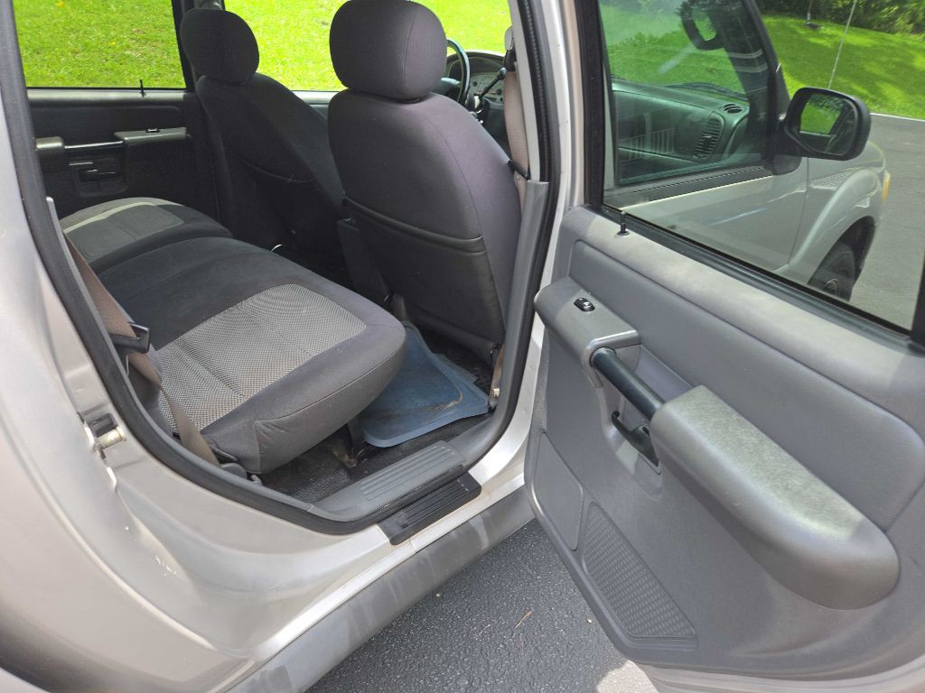 2005 Ford Explorer Image 12
