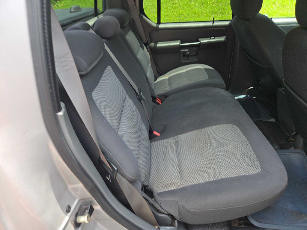 2005 Ford Explorer Image 13