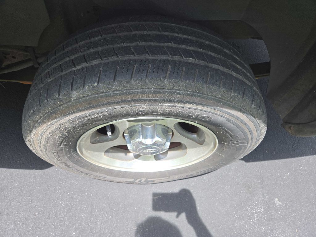 2005 Ford Explorer Image 20
