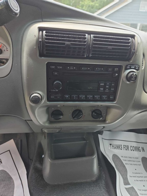 2005 Ford Explorer Image 25