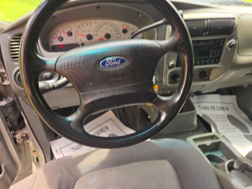 2005 Ford Explorer Image 26