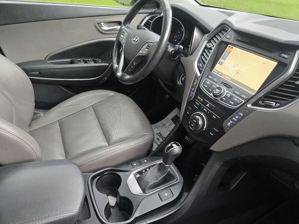 2016 Hyundai Santa Fe Image 8